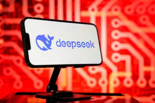 “牵手”端侧，DeepSeek推动AI“个人化”